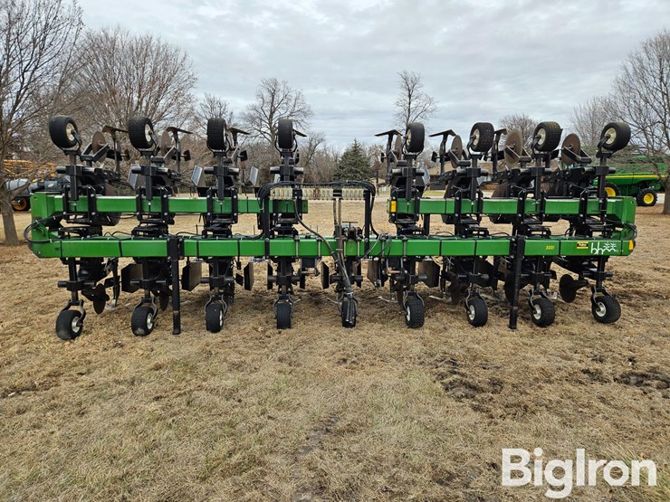 b&h-16r30-cultivator-image-2