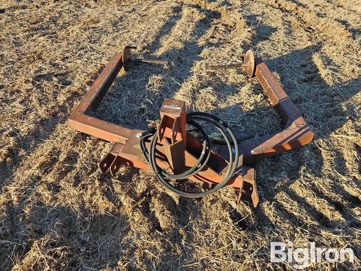 3-pt-round-bale-unroller-image-2