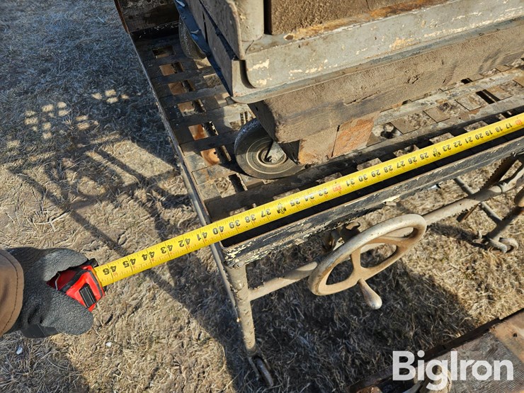 work-bench/rolling-carts-image-15