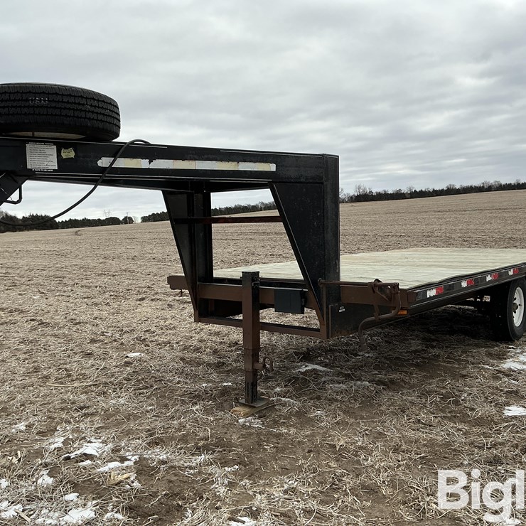 1990 T/A Gooseneck Flatbed Trailer