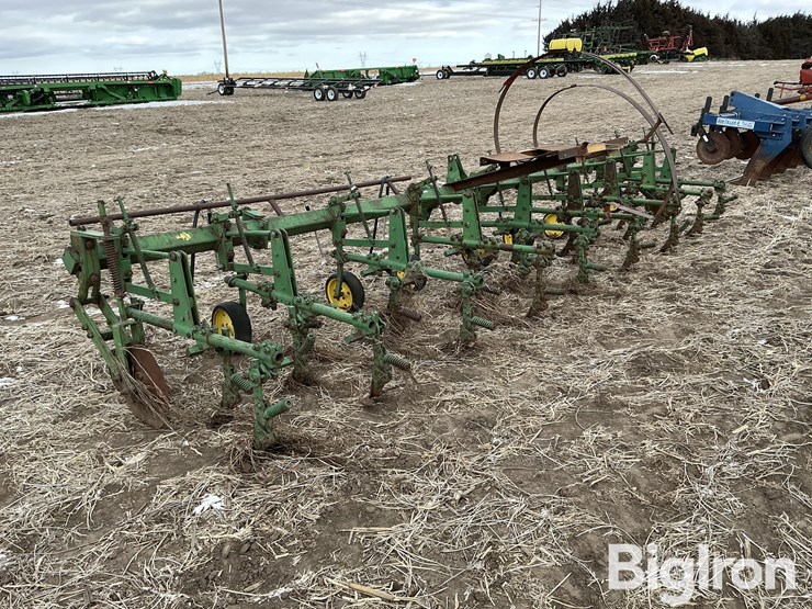 john-deere-cultivator-image-7