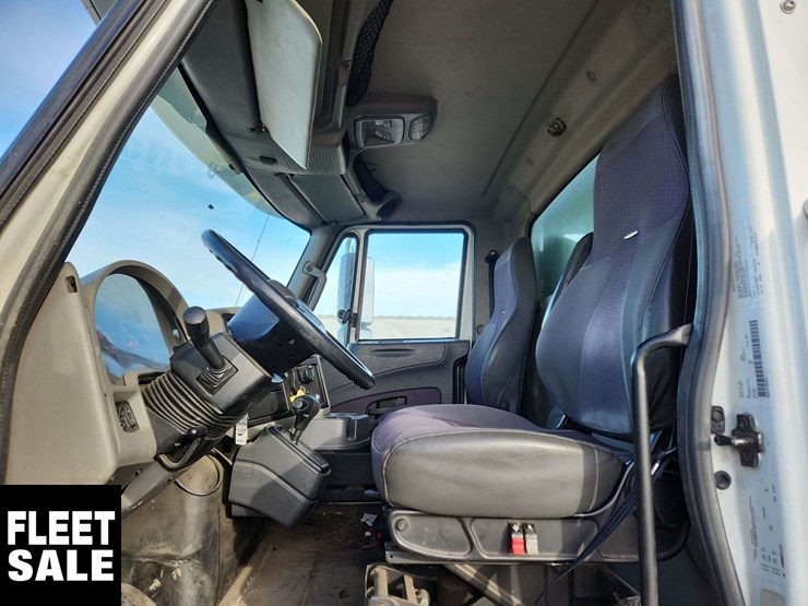 2015-international-durastar-4300-image-18