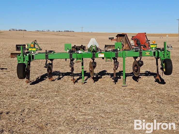 2017-john-deere-2100-image-2