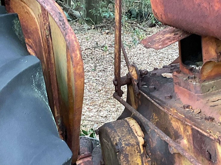 minneapolis-moline-parts-tractor-image-11