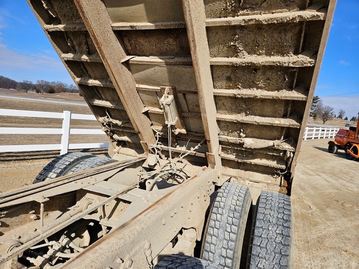 1989-ford-l9000-image-18