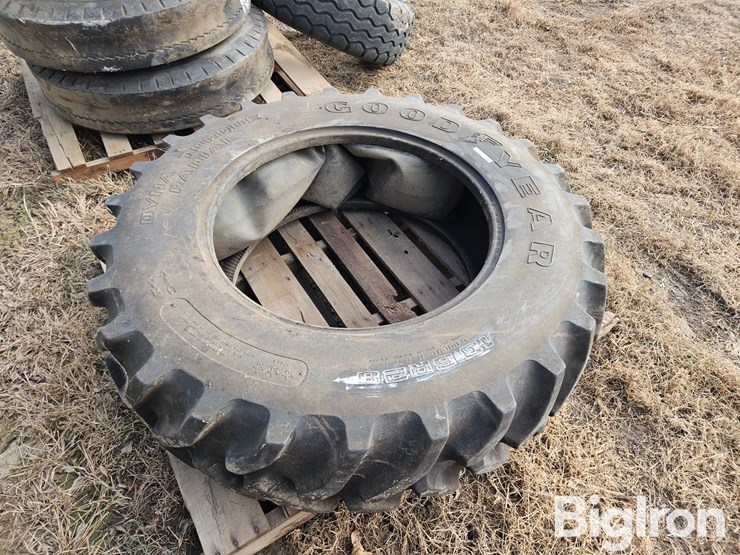 goodyear-13.6r28-tire-image-3