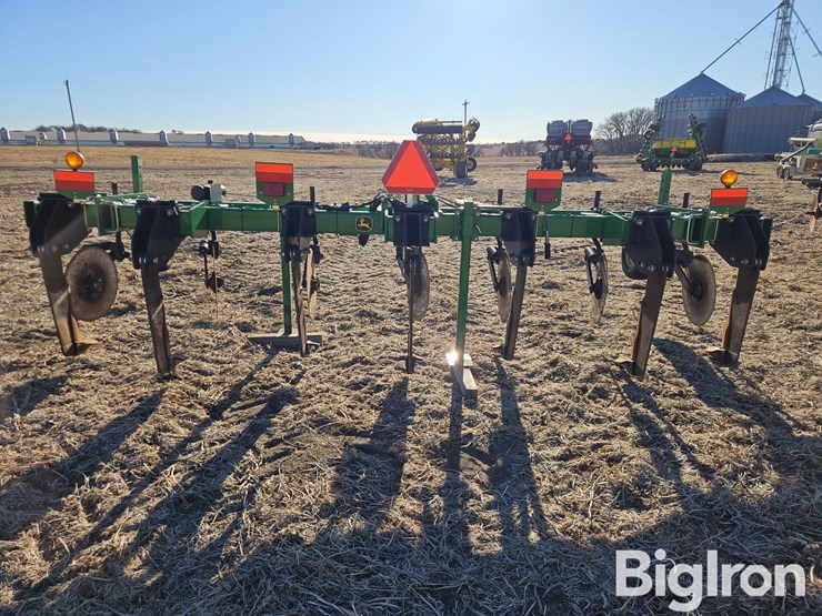 2017-john-deere-2100-image-7