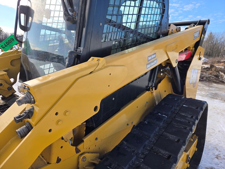 2021-caterpillar-299d3-image-22