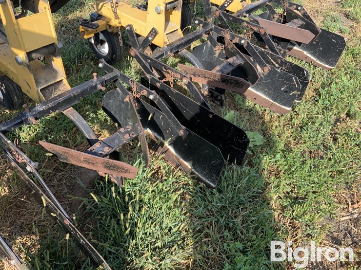 landoll-8r36-folding-cultivator-image-19