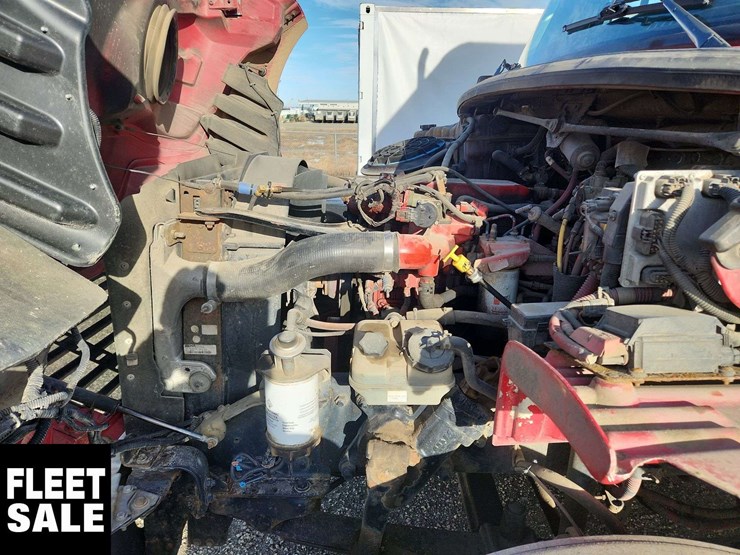 2012-freightliner-m2-106-image-24