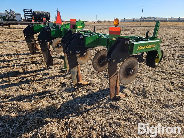 2017-john-deere-2100-image-6