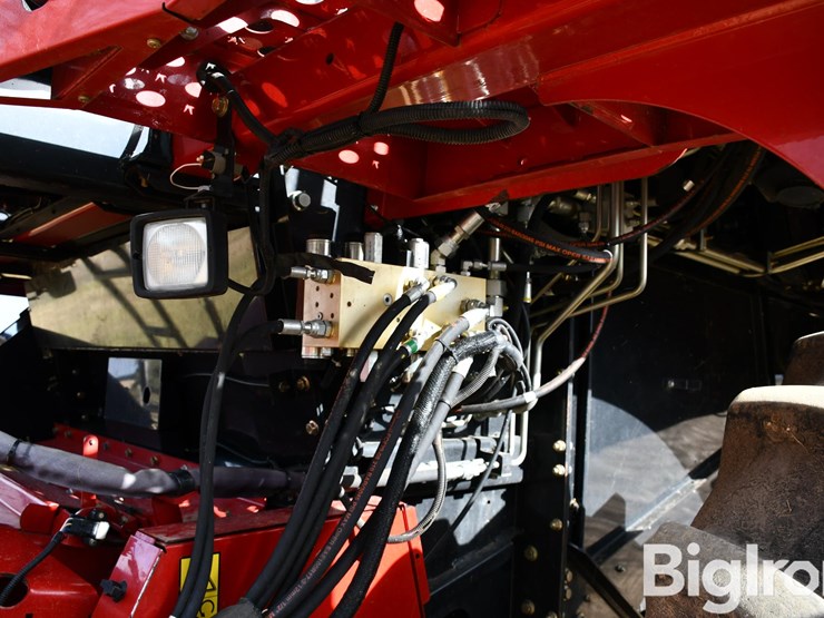 2014-case-ih-6130-image-16