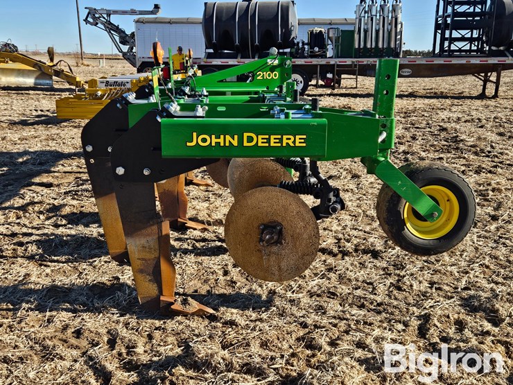 2016-john-deere-2100-image-4