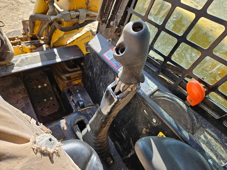 2007-deere-ct322-image-21