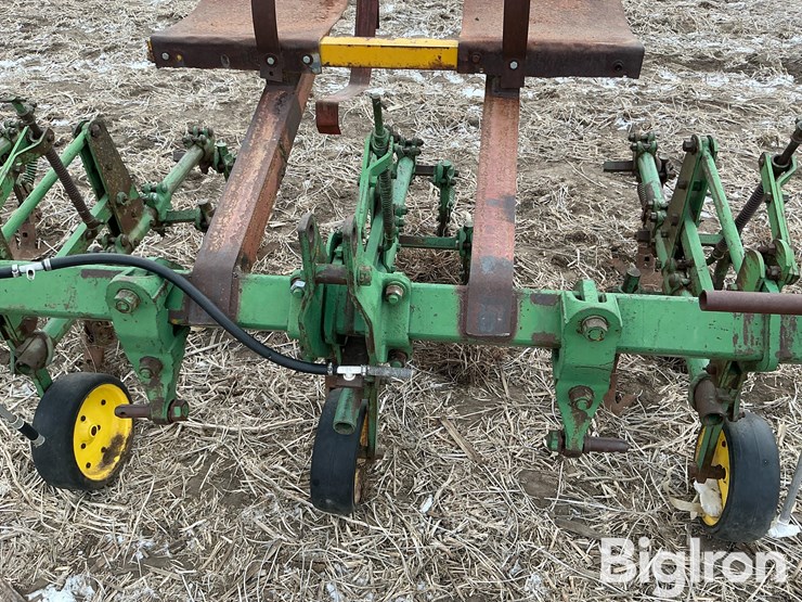 john-deere-cultivator-image-9