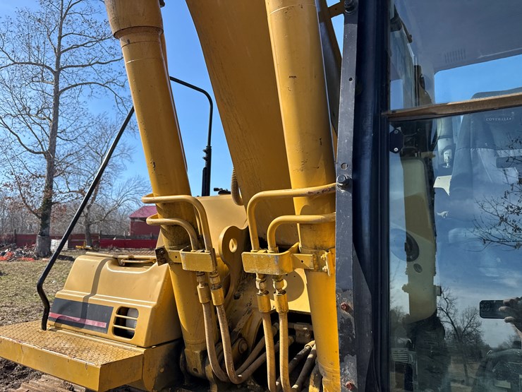 caterpillar-322-image-16