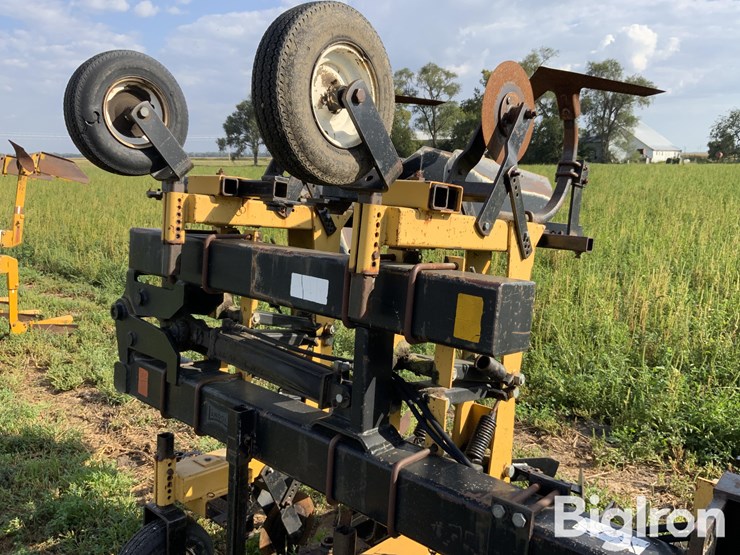 landoll-8r36-folding-cultivator-image-14