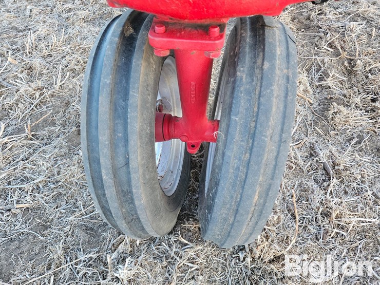 1940-farmall-h-2wd-tractor-image-17