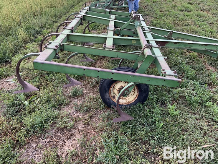 john-deere-100-image-4