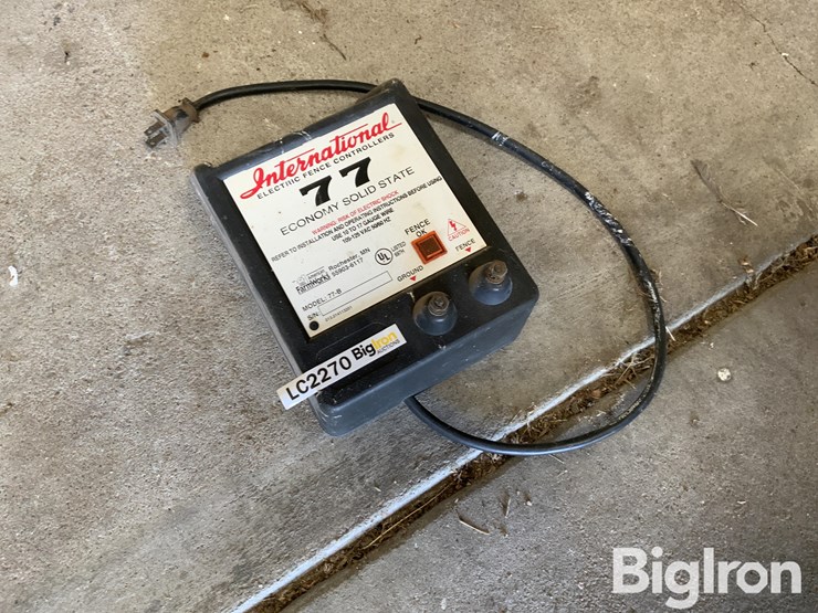international-77-b-electric-fence-controller-image-3