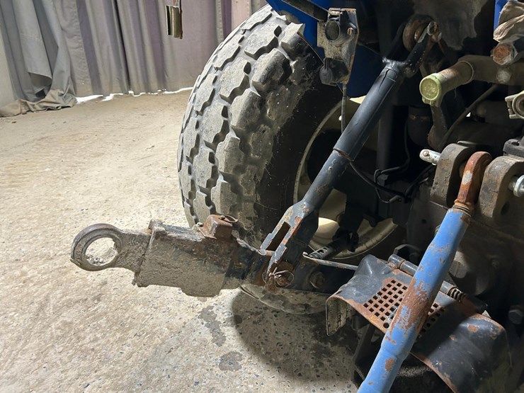 new-holland-tn70-image-15