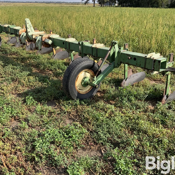 8R36 Duckbill Hiller On John Deere Toolbar