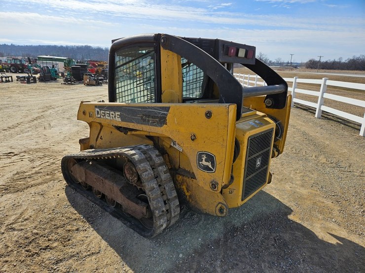 2007-deere-ct322-image-3