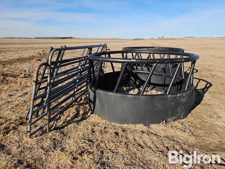 round-bale-feeders-&-livestock-panels-image-2