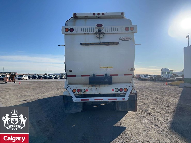 2016-freightliner-m2-106-image-4