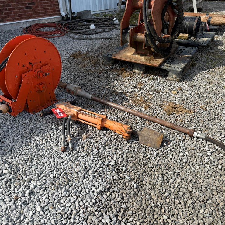 #2846 • Hydraulic Tamper W/ Hose Reel