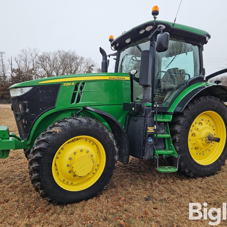 2015 JOHN DEERE 7210R