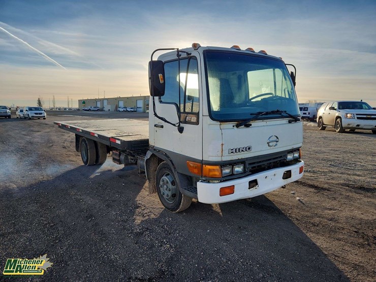 2004-hino-fb1817-image-2