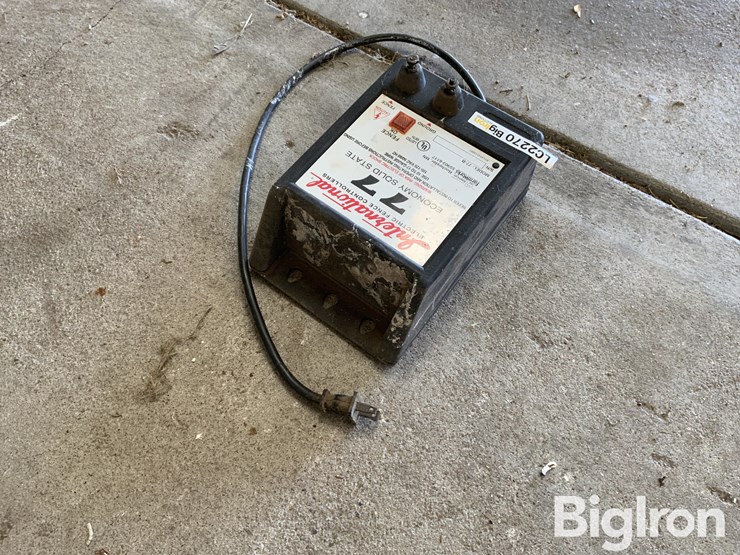 international-77-b-electric-fence-controller-image-5