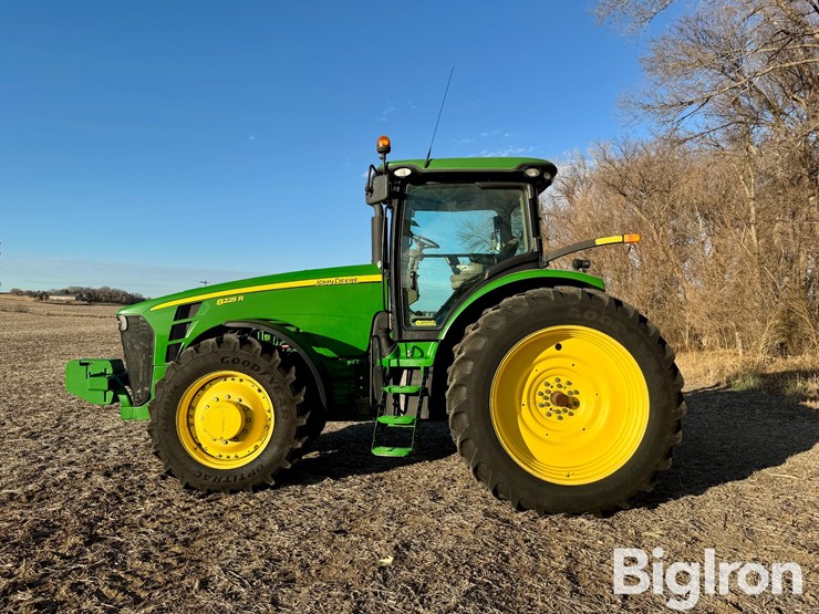 2010-john-deere-8225r-image-8
