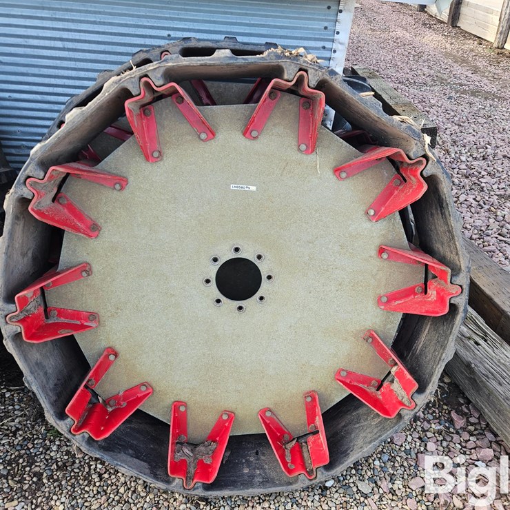 Lindsay NFTRAX Airless Pivot Tires