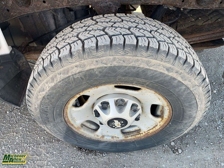 2016-chevrolet-silverado-2500hd-image-11