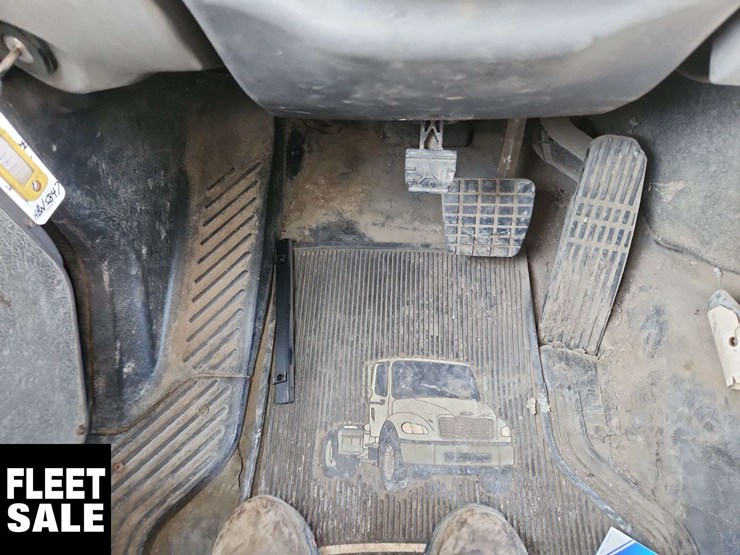 2012-freightliner-m2-106-image-14