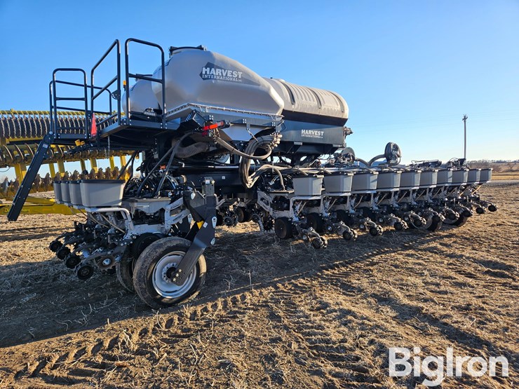 2023-harvest-international-24r30-high-speed-precision-ccs-planter-image-5