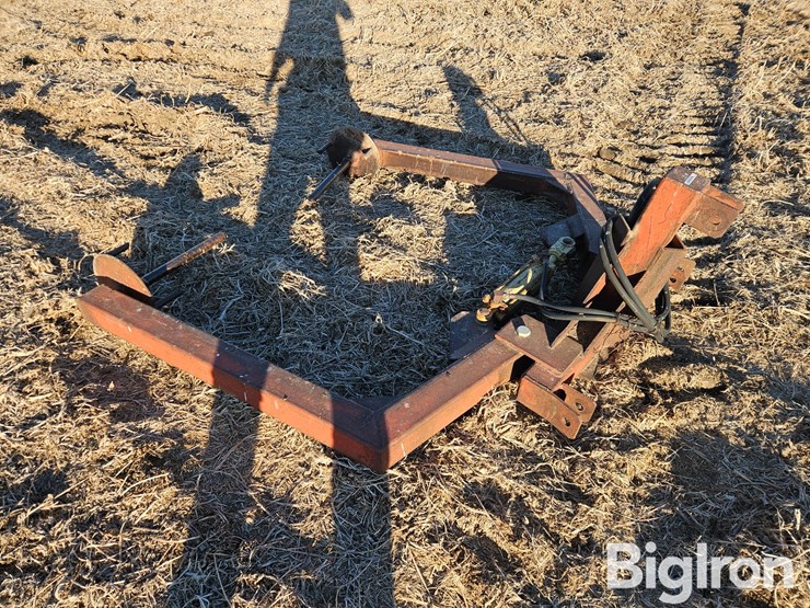 3-pt-round-bale-unroller-image-3