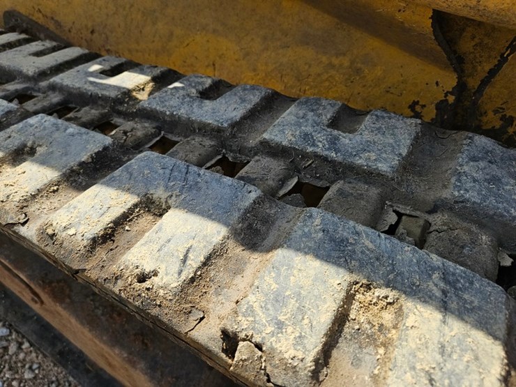 2007-deere-ct322-image-14