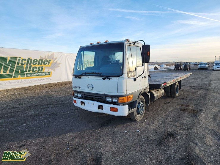 2004-hino-fb1817-image-1