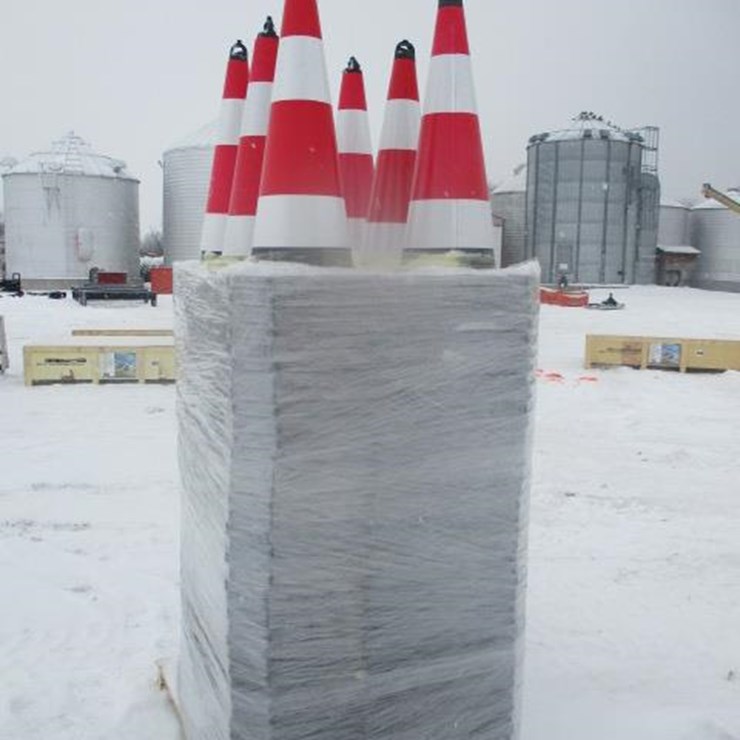#5685 • (250) Traffic Cones