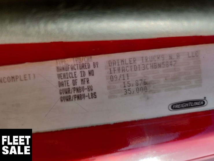 2012-freightliner-m2-106-image-7