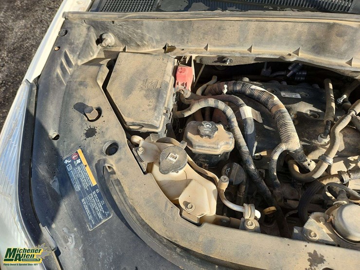 2011-chevrolet-traverse-image-29