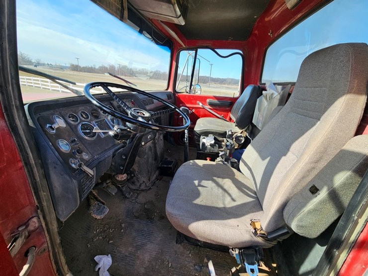 1989-ford-l9000-image-35