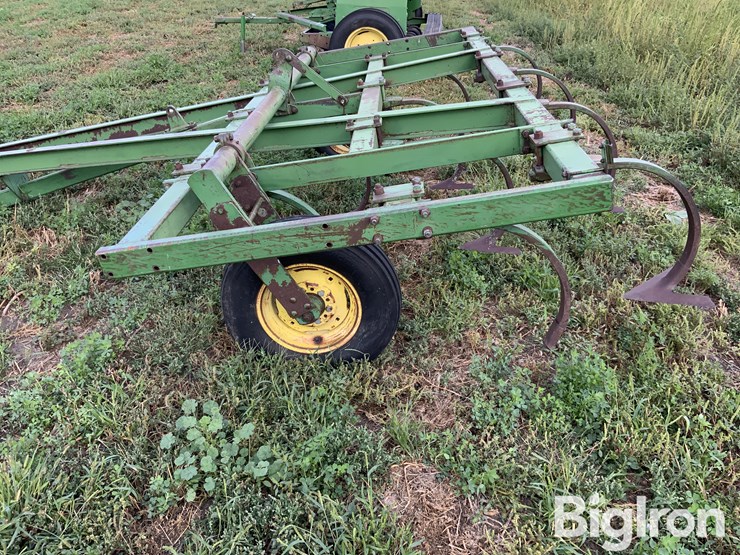 john-deere-100-image-8