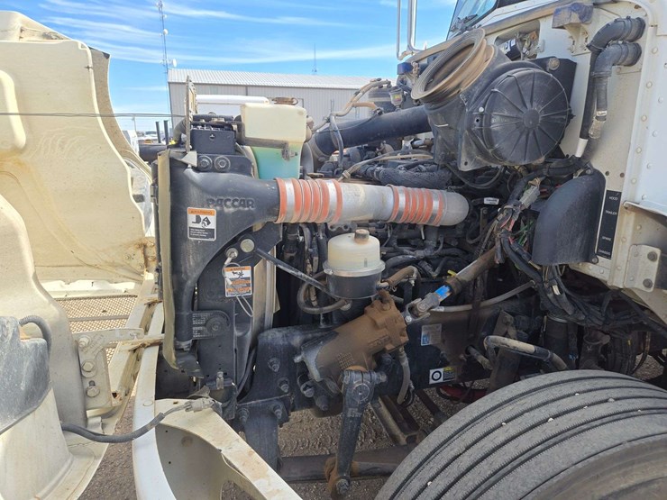 2013-peterbilt-337-image-26