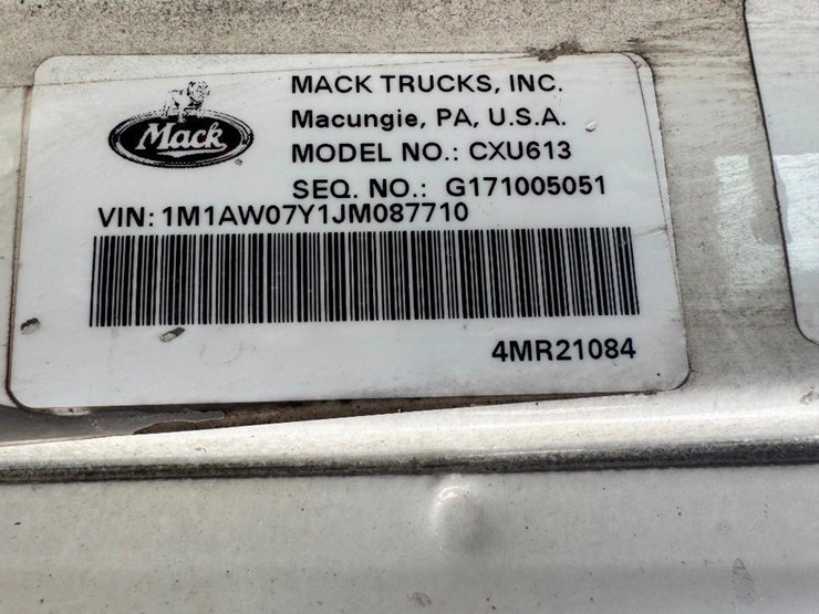 2018-mack-cxu613-day-cab-image-24