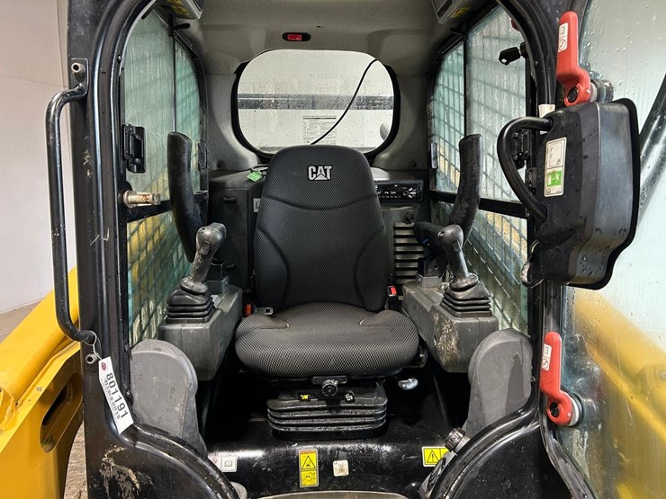 2020-caterpillar-259d3-image-49