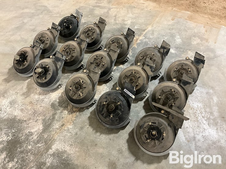 john-deere-maxemerge-planter-bean-meters-w/plates-image-1